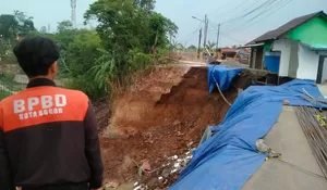 TPT Setinggi 8 meter di Balumbang Jaya Bogor Longsor: 4 Kios Roboh, Akses Jalan Warga Terputus