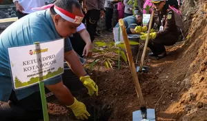 Jaga Kualitas Udara, Ketua DPRD Kota Bogor Atang Trisnanto Tanam Pohon Bareng Forkopimda