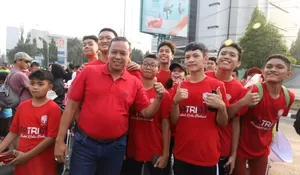 Wali Kota Bekasi Tri Adhianto Tumpah Ruah bareng Masyarakat dalam Pawai Haornas 2023