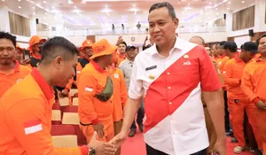 Peduli Petugas Kebersihan Putus Sekolah, Wali Kota Bekasi Tri Adhianto Instruksikan Dinas Siapkan Beasiswa