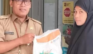 Dampak Kenaikan Harga, Lurah Katulampa Salurkan Bantuan bagi Keluarga dengan Anak Rawan Stunting