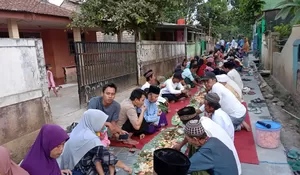 Punya Jalan Bagus dari Program Samisade, Warga Sukamulya Rumpin Ngeliwet di Sepanjang Jalan 500 Meter