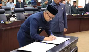 Pj Wali Kota Bekasi Raden Gani Muhammad dan DPRD Setujui Raperda Perubahan APBD 2023