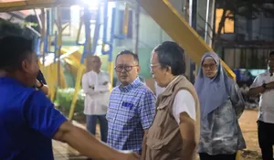 Pastikan Distribusi Air Warga, Pj Wali Kota Bekasi Raden Gani Muhammad Turun Langsung Cek Pintu Air Palanta