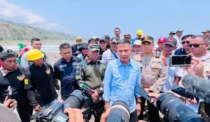 Pj Gubernur Jabar Bey Machmudin Sebut Sampah di Pantai Cibutun Sukabumi Selalu Muncul Meski Sering Dibersihkan