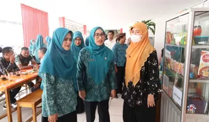 Tinjau UP2K Di Rawalumbu, Yolla Kusuma : PKK Kota Bekasi Kontribusi untuk Indonesia Hebat