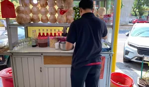 Es Campur: Nikmatnya Kelezatan Segar ala Indonesia di Tengah Terik Matahari, Ini Bahan dan Cara Membuatnya!