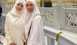Rossa Jalani Ibadah Umrah di Awal Tahun 2026, Bareng Melly Goeslaw yang Berulang Tahun