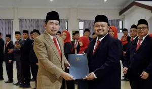 Berikan SK Tugas Tambahan sebagai Kepala Puskesmas, Gus Fawait: Tidak Ada Tempat bagi yang Bekerja Lamban