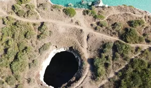 Apa itu Sinkhole? Dari Sawah di Sumatra Barat ke Kerumunan Warga, Ini Fakta Ilmiah di Balik Lubang Ambles Viral