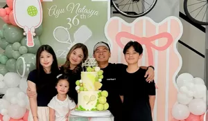 Wendi Cagur Rayakan Ulang Tahun ke-36 Ayu Natasya, Bareng Anak-anak Beri Kejutan!