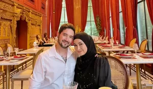 Bahagia Pasangan Donny Michael dan Aryani Fitriana pada Anniversary Pernikahan yang ke-10 Tahun