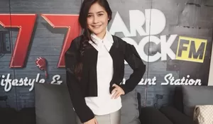 Prilly Latuconsina Ikuti Tren Throwback di 2016, Warganet: Konsisten Wajahnya...