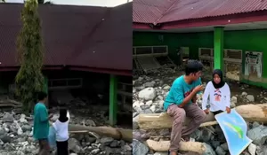 Sekolah Rusak Diterjang Banjir Bandang Sumatera, Tangis Siswa SD di Agam Ini Ungkap Kerinduan Belajar