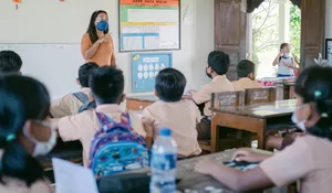 Gaji Guru Honorer Dibandingkan Program MBG, Ferry Irwandi Soroti Realita Upah dan Aturan ASN