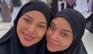 Unggah Foto saat Umrah dengan Almarhum Lula Lahfah, Dara Arafah: Udah Nggak Sakit Lagi, ya…