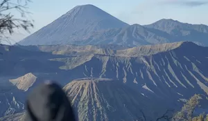 Mendaki Gunung Bromo Demi Sebuah Tradisi, Berikut Asal Usul Upacara Yadnya Kasada Suku Tengger, Berawal dari Peristiwa...