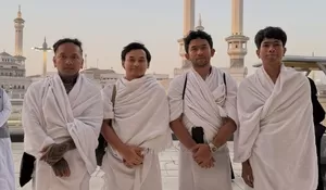 Perjalanan Umrah Yusuf Mahardika Bareng Ari Lesmana, Akui Banyak Menangis di Tanah Suci