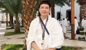 Potret Rangga Moela ex Smash Menjalankan Ibadah Umroh Pertama Bersama Keluarga: Luar Biasa Berkesan