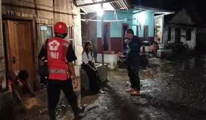 Luapan Sungai Kepung Jember Rabu Sore, Puluhan Rumah Terendam, PMI Bergerak Lakukan Penanganan Awal
