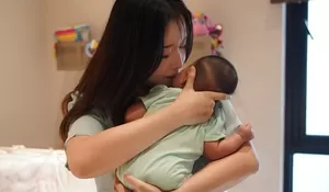 ‎Momen Nita Vior Gendong Anak Pertama yang Masuk Usia 2 Bulan, Nikmati Peran Sebagai Ibu Siaga!