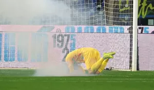 Insiden Flare Warnai Laga Cremonese vs Inter Milan, Emil Audero Alami Cedera namun Tetap Lanjutkan Pertandingan