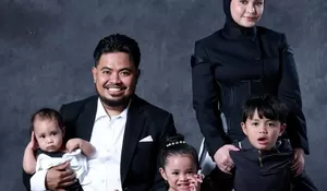 Rayakan Malam Nifsu Syaban, Rigen Rakelna Bersih Diri dengan Minta Maaf ke Semua Bersama Istri dan Anak