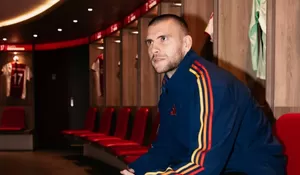 Resmi ke Amsterdam! Maarten Paes Buka Lembaran Baru Bersama Ajax hingga 2029