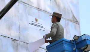 Sasar Kawasan Segitiga Emas, Satgas Tata Ruang Pemkab Jember Tertibkan Reklame Bodong