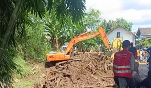 Terjunkan Alat Berat, Aliran Sungai Tembelang di Kecamatan Rambipuji Jember Kembali Normal