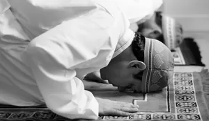 Ketika Tugas dan Ibadah Beririsan, Bolehkah Pekerja Shift Malam Tidak Melaksanakan Sholat Tarawih Berjamaah?