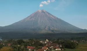 Gunung Semeru Disebut Singgasana Para Dewa, Ini Cerita Kuno Mahameru yang Dipindah dari India hingga Dipercaya Menjadi Penjaga Jawa