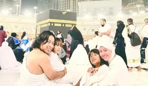 Praz Teguh Menunaikan Ibadah Umrah Jelang Bulan Suci Ramadhan, Ajak Anak dan Istri ke Tanah Suci
