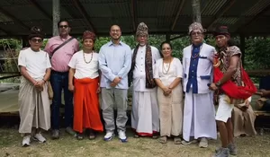 Pandji Pragiwaksono Unggah Momen saat Menjalani Proses Sidang Adat Bersama Masyarakat Toraja, Kehadirannya Tuai Pujian hingga Dinilai bak Ksatria