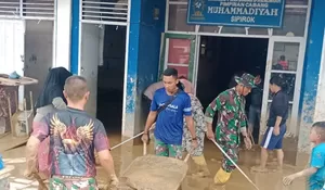 Hadir untuk Masyarakat, TNI AD Bersihkan Sekolah Terdampak Bencana di Tapanuli Selatan, Aktivitas Belajar Kembali Normal