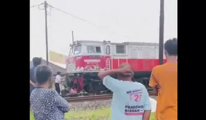 Tragedi di Perlintasan Kedungmiri Batang: Tiga Remaja Tewas Tertabrak Kereta Saat Rekam Video