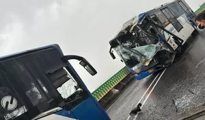 Kecelakaan Perdana TransJakarta Koridor 13 di Jalur Layang, Bus Ringsek Parah di Cipulir