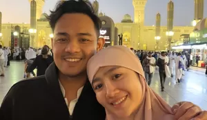 Febby Rastanty Jalani Ibadah Umrah di Bulan Puasa, Berangkat Bersama Suami Tercinta