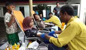PMI Jember Gencarkan Donor Darah Malam Hari Selama Ramadhan, 171 Kantong Terkumpul dalam Semalam