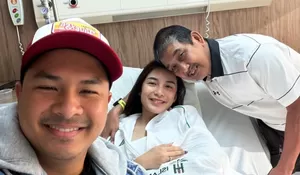 Kondisi Terbaru Chelsea Olivia Usai Operasi, Duduk di Kursi Roda Didampingi Suami Setia