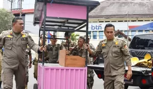 Jaga Estetika Kantor Pemkab, Satpol PP Jember Amankan Rombong Tak Bertuan