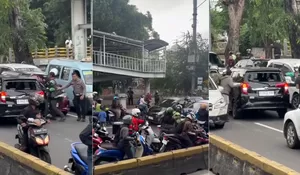 Nekat! Mobil Lawan Arus di Gunung Sahari Tabrak Sejumlah Kendaraan hingga Diamuk Massa, Polisi Amankan Pengemudi