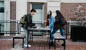 Tak Perlu Jadi Ekstrovert! Begini Cara Gen Z Bisa Dapat Banyak Teman