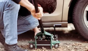 Panduan Lengkap Menggunakan Dongkrak Mobil: Jenis, Cara Aman, dan Posisi yang Tepat