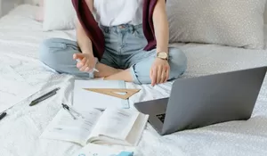 Perubahan Cara Belajar Gen Z di Era Digital yang Membuat Dunia Pendidikan Harus Beradaptasi Total