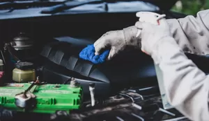 Mesin Mobil Bersih, Performa Maksimal! Begini Cara Mencuci dan Biaya Jasa Profesionalnya