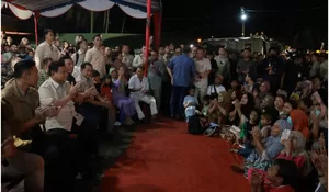 Suasana Malam Tahun Baru Remaja hingga Orang Tua Tapsel di Pengungsian Bareng Presiden Prabowo: Senang Sekali!