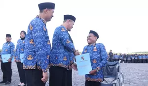 Pemko Pekanbaru Lantik 5.137 PPPK Paruh Waktu, Wali Kota Bagikan Hadiah Motor hingga Umrah bagi Honorer Terlama Mengabdi