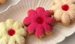 Cara Membuat Donat Bunga, Bentuknya Cantik Manis Lembut Dan Nggak Bikin Seret, Resep Masaknya Ada Di Sini