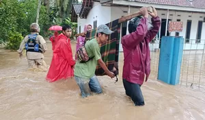 Tanggul Sungai Citalahab Jebol, Ratusan Rumah dan Ratusan Hektare Sawah di Pamarican Ciamis Terendam